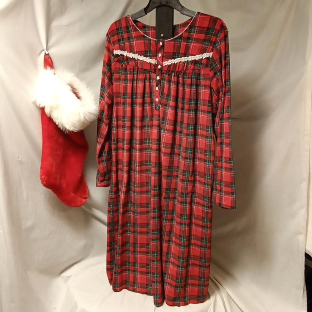 Sweet Treasures Christmas Nightgown